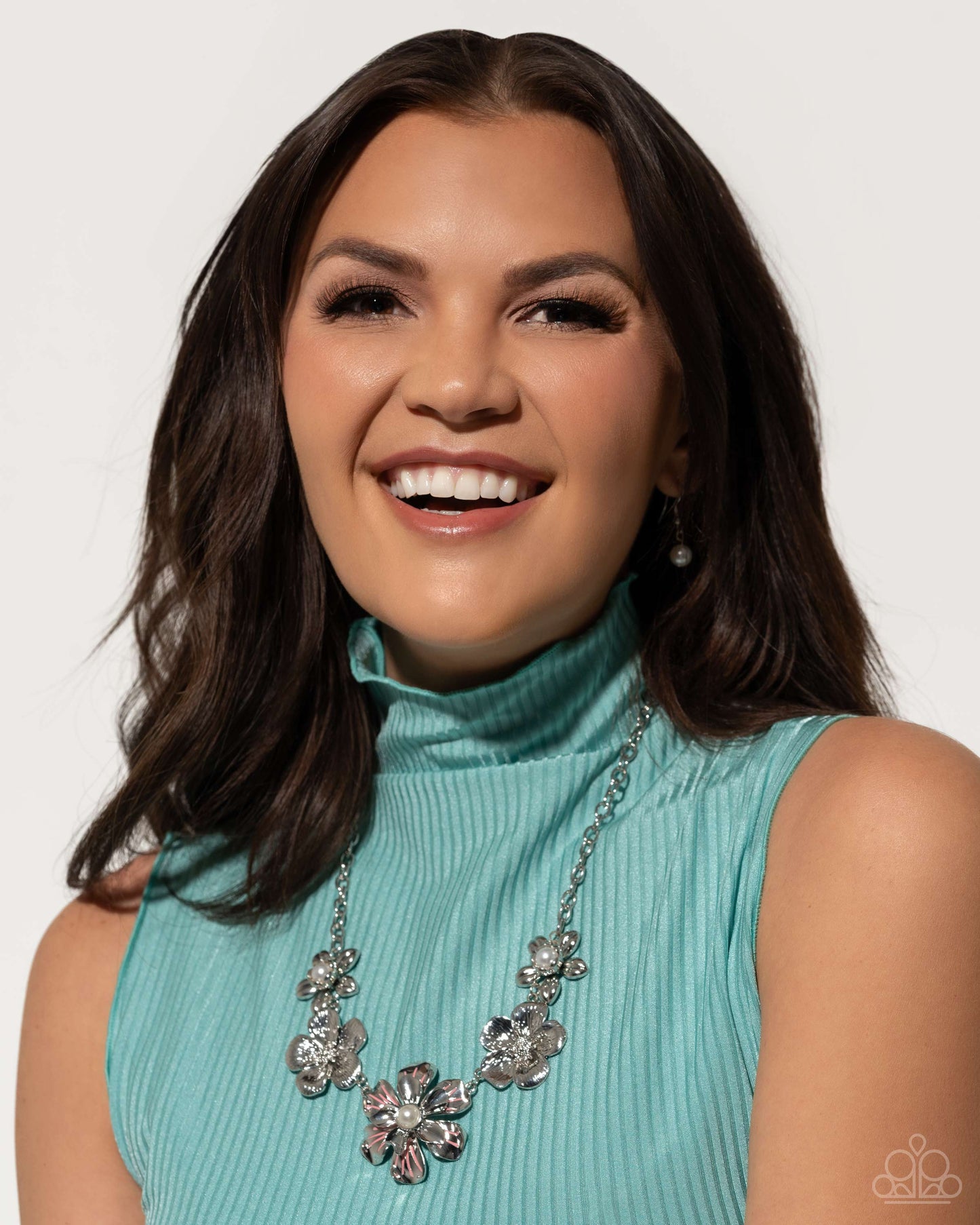 FLOWER Move Orange Necklace Paparazzi $8 Jewelry. Orange Floral Necklace. LOP Necklace.Free Shipping