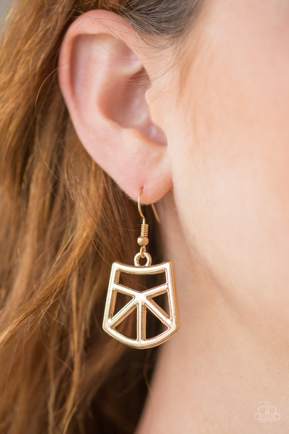 Strike While HAUTE Gold Necklace Paparazzi $5 Jewelry. #P2ED-GDXX-097XX. Crescent Necklace