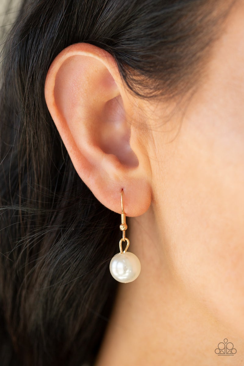 Paparazzi Social Hour Gold $5 Necklace with a small white pearl earrings