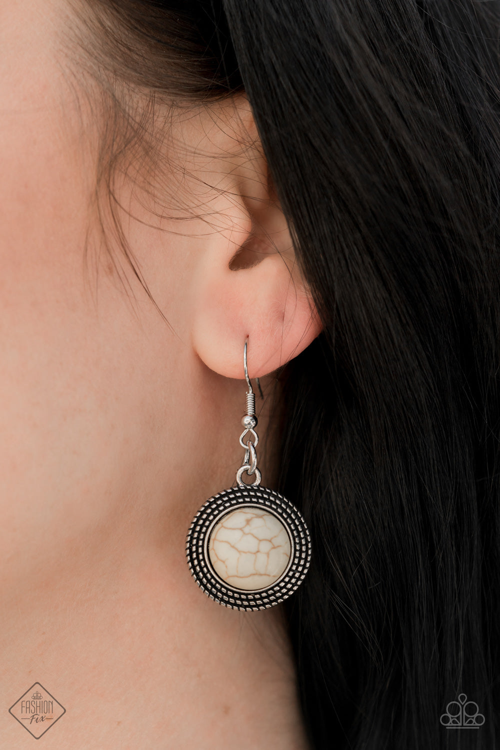 Paparazzi Majestic Mountaineer White Necklace Fashion Fix Jan 2021