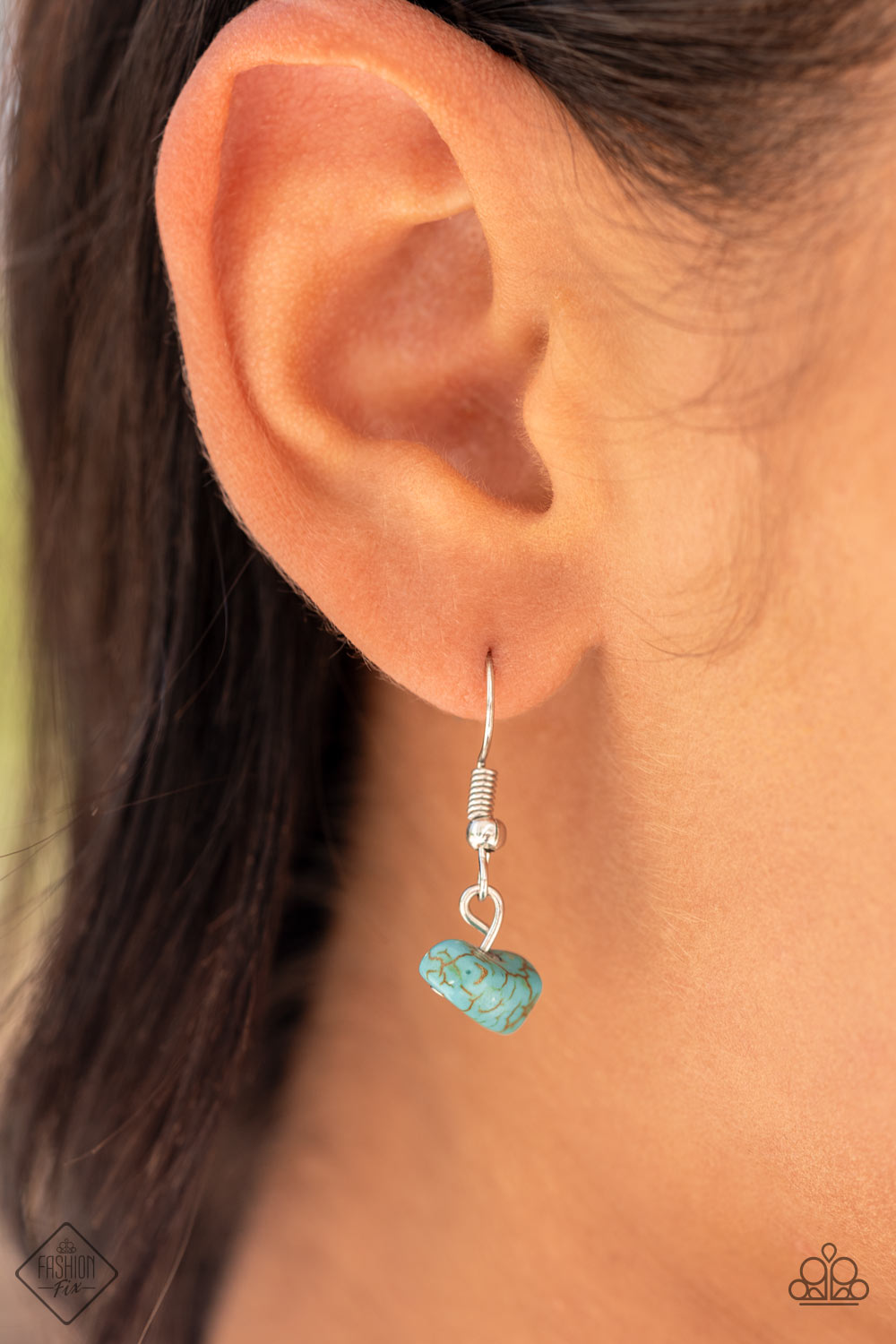 Keep the PIECE Blue Necklace Paparazzi $5 Jewelry. Turquoise Stone Pendant with earring.