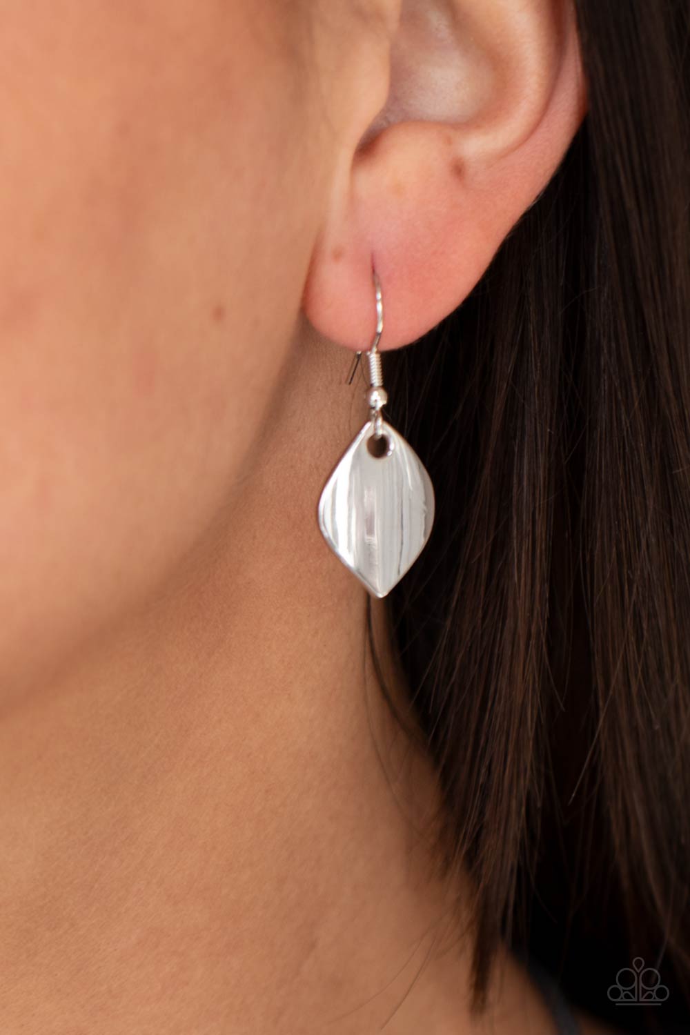 Paparazzi Necklace - Face The ARTIFACTS Silver Necklace