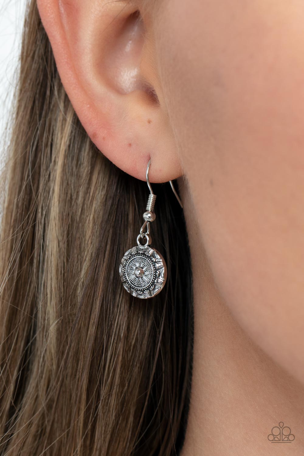 Sahara Stars Silver Necklace Paparazzi $8 Jewelry. Get Free Shipping. #P2ST-SVXX-189XX