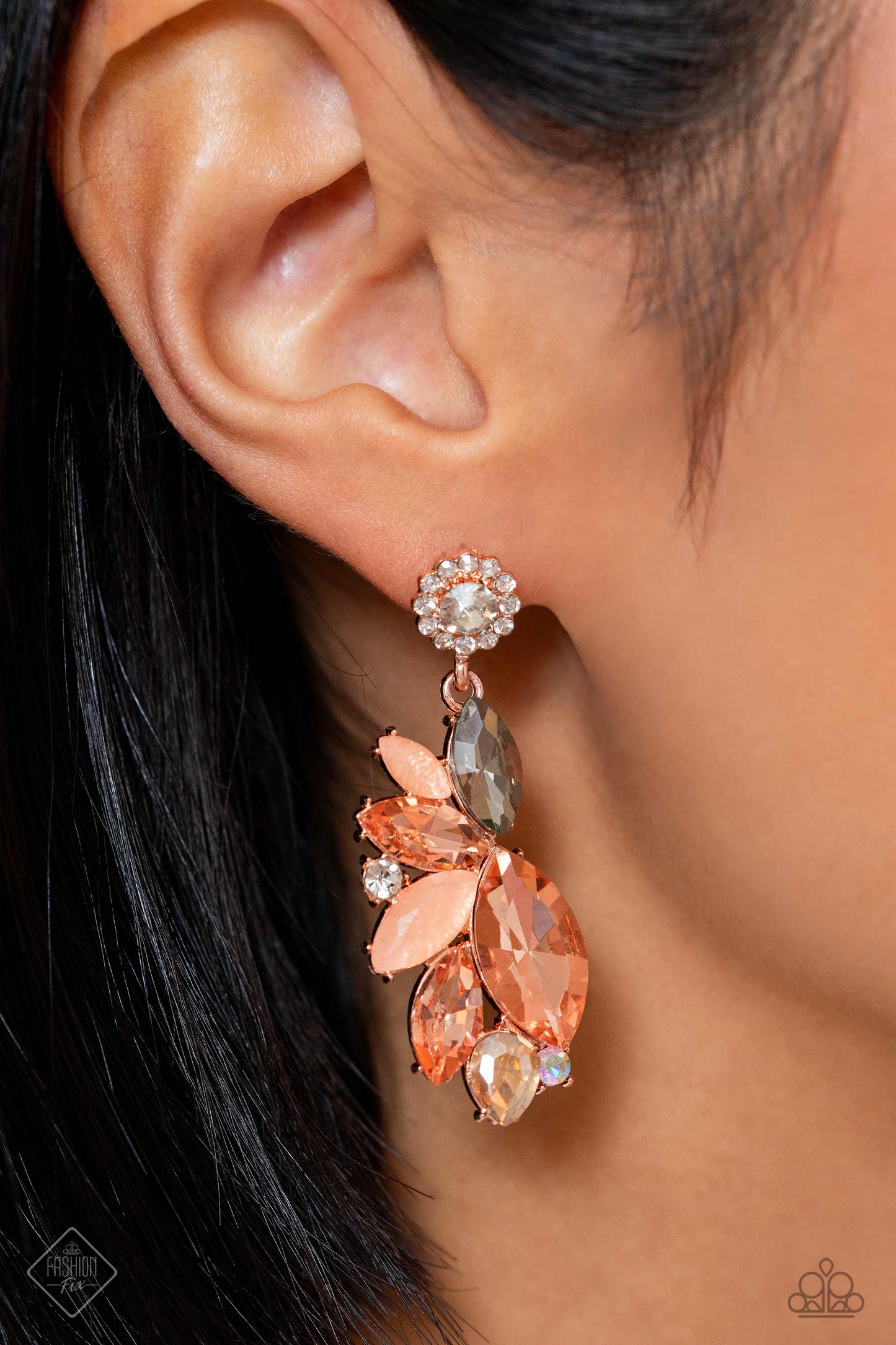 Paparazzi December 2023 Fashion Fix Post Earring: "Soft Sashay - Rose Gold" Earring.
