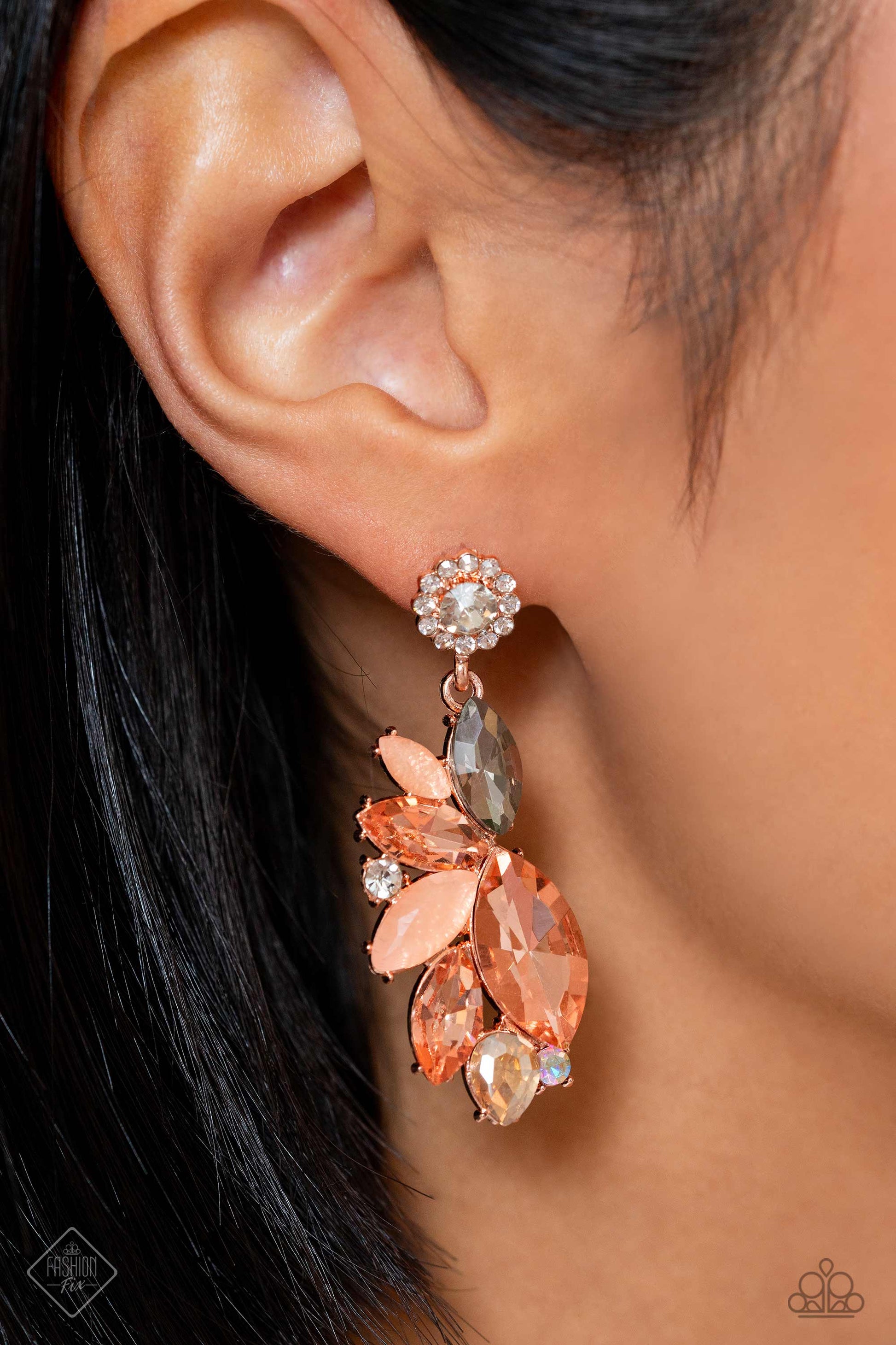 Paparazzi December 2023 Fashion Fix Post Earring: "Soft Sashay - Rose Gold" Earring.