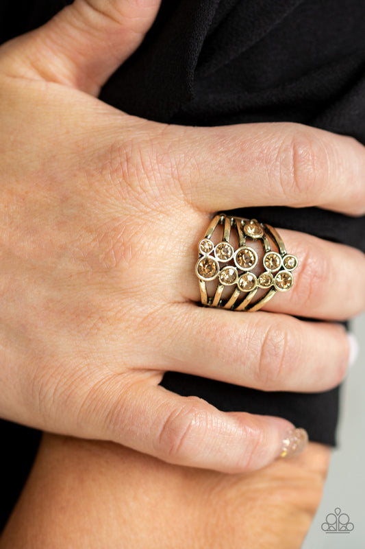 Paparazzi Ring Meet In The Middle - Brass