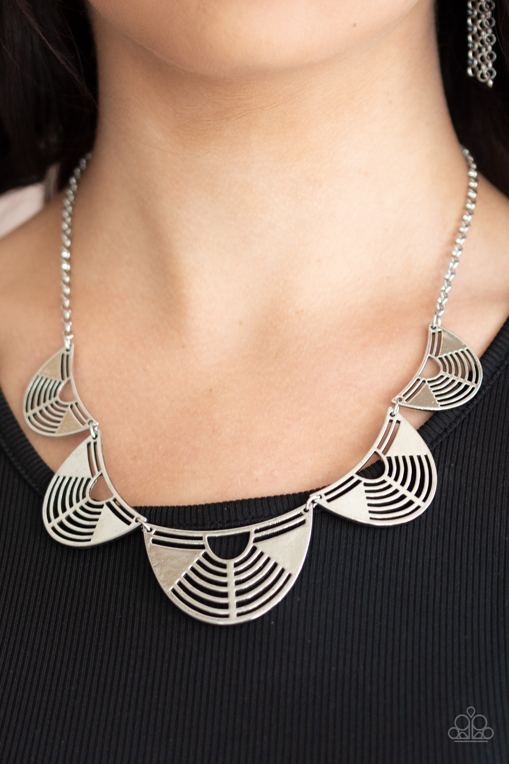 Paparazzi Necklace ~ Record-Breaking Radiance - Silver