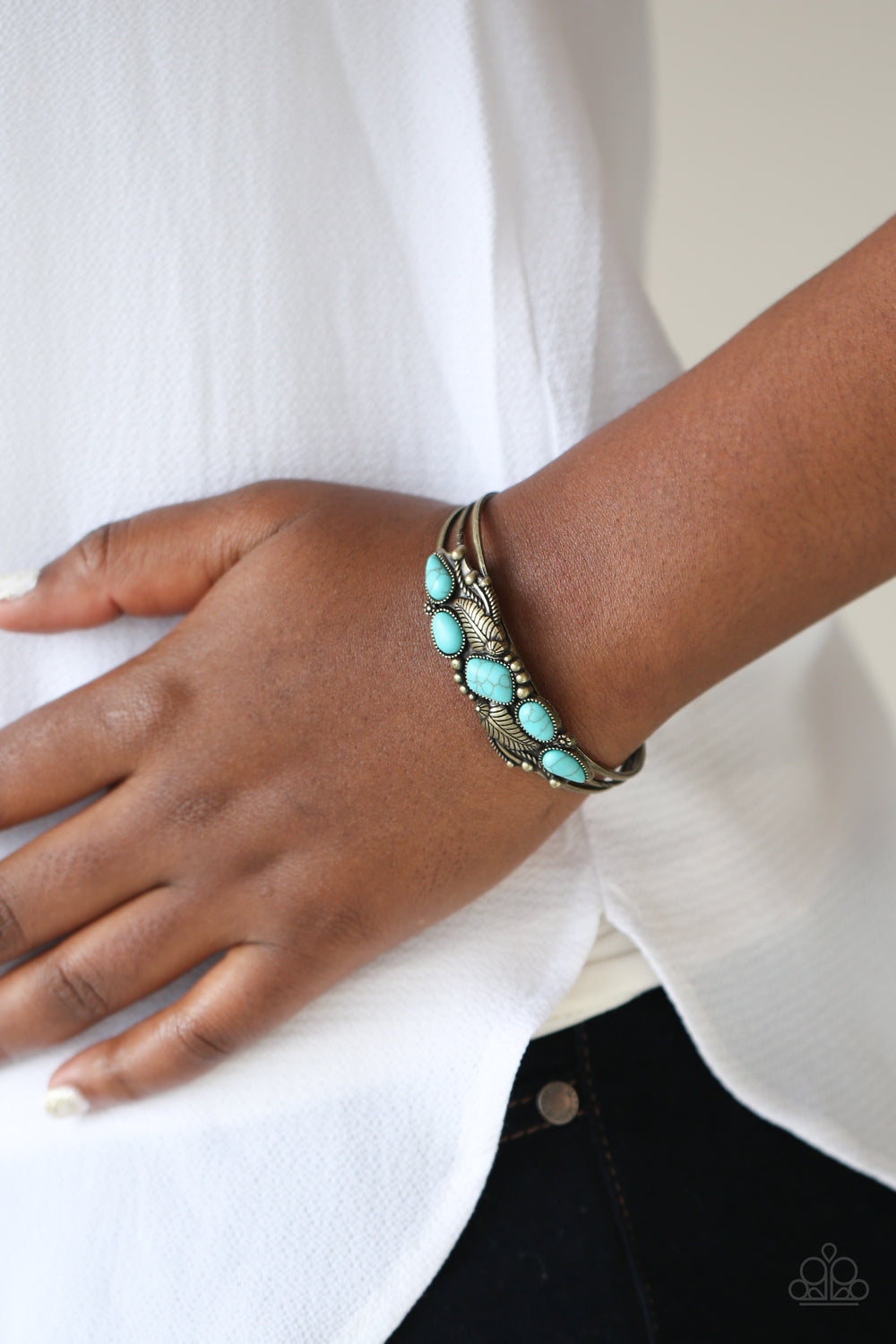 Cottage Living Brass Bracelet Paparazzi Accessories. Get Free Shipping. #P9SE-BRXX-075YE.