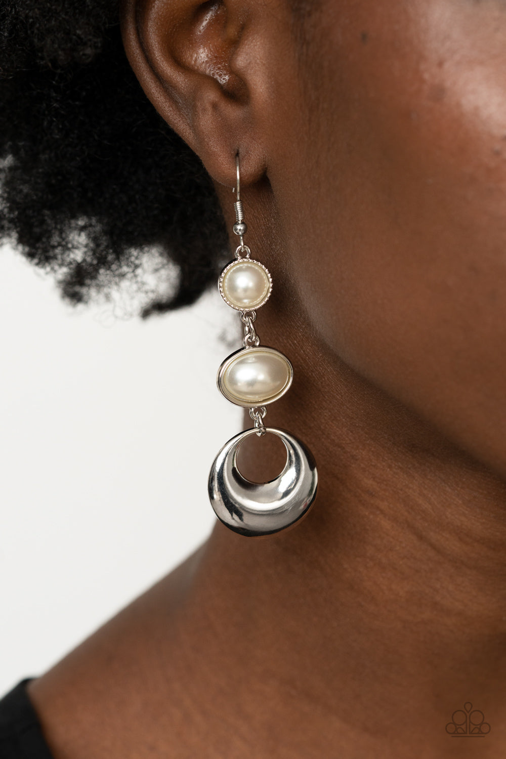 Paparazzi Earring ~ Bubbling To The Surface - White