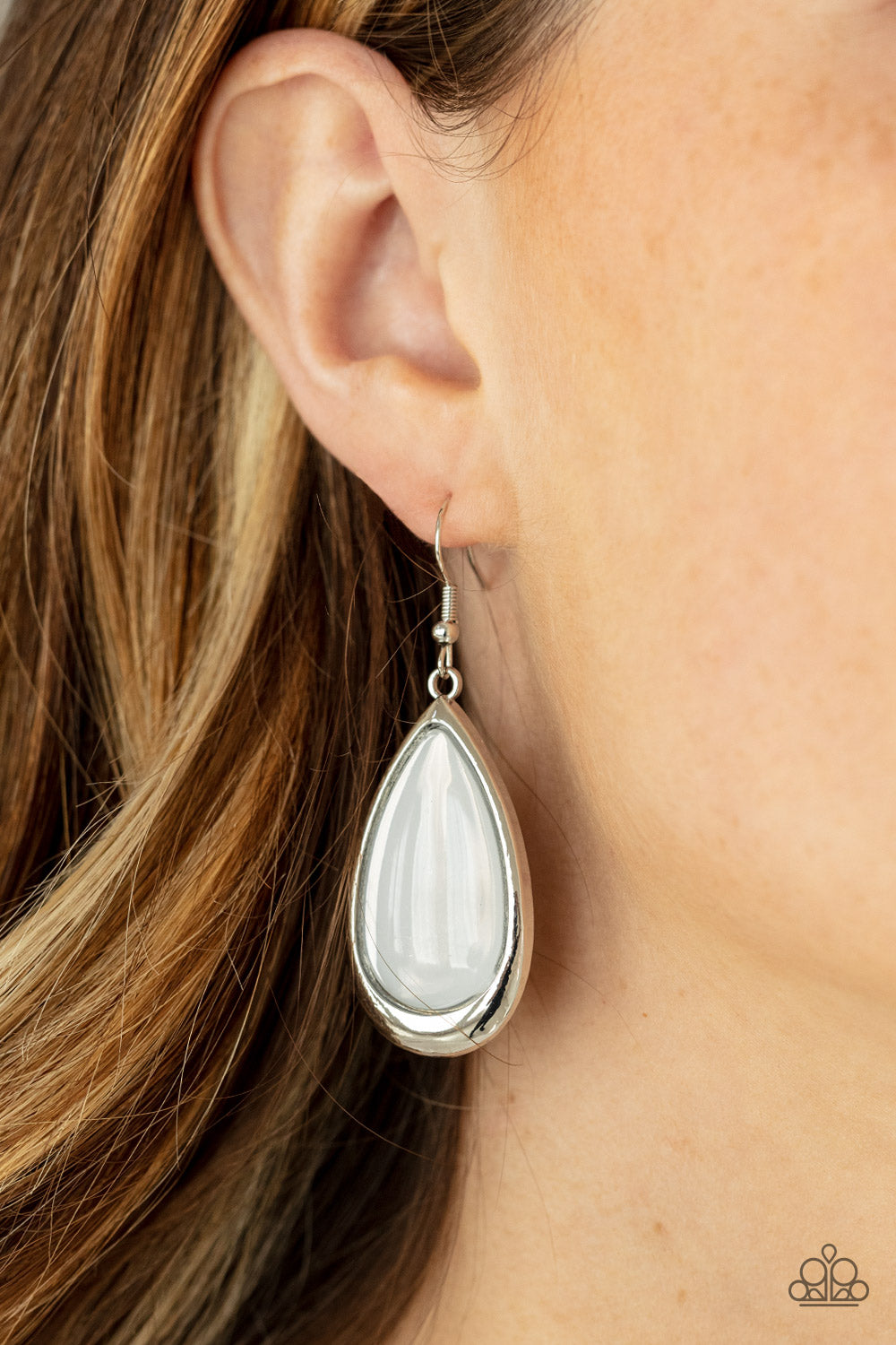 Paparazzi Earring ~ A World To SEER - White