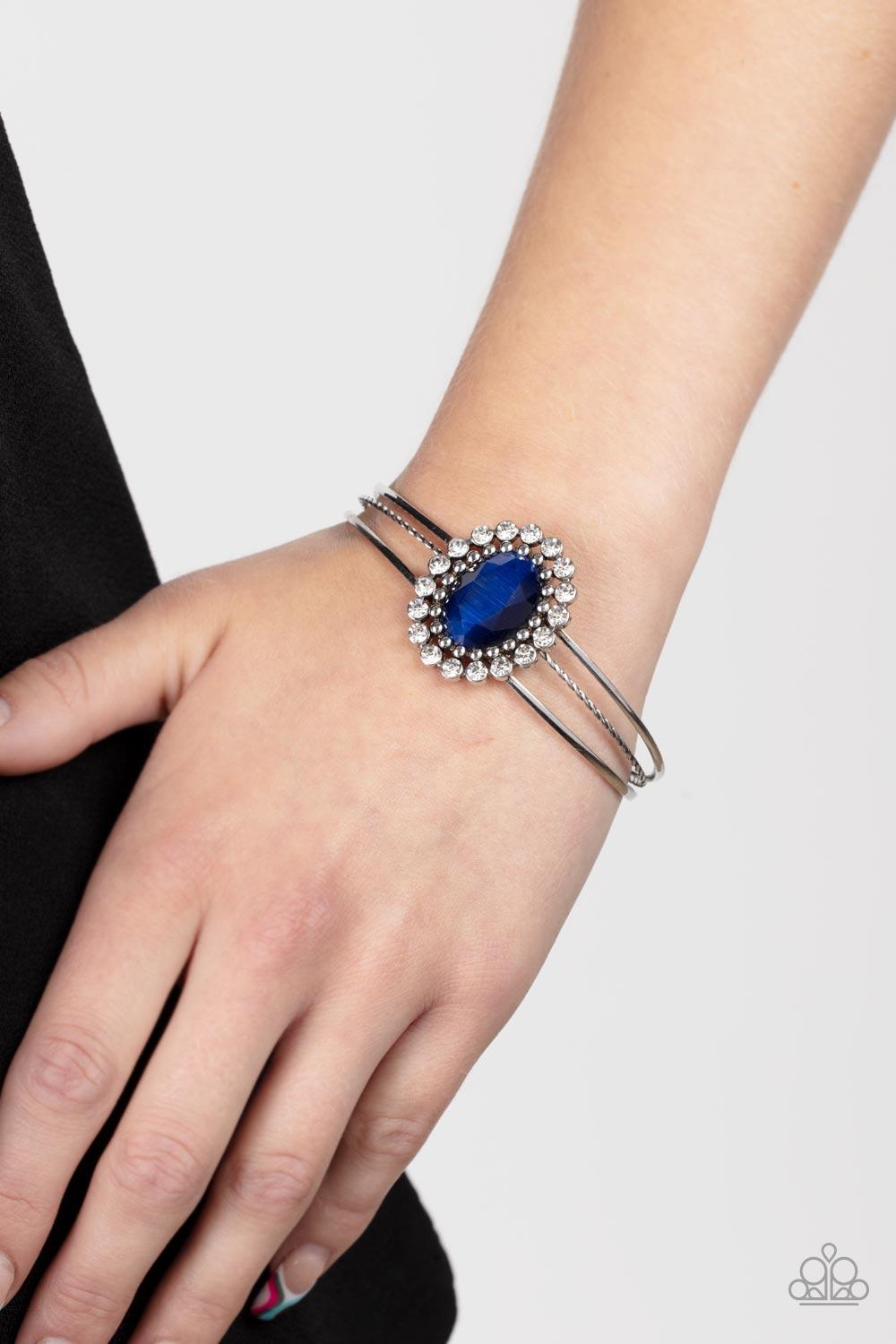 Prismatic Flower Patch - Blue Bracelet Paparazzi Accessories 