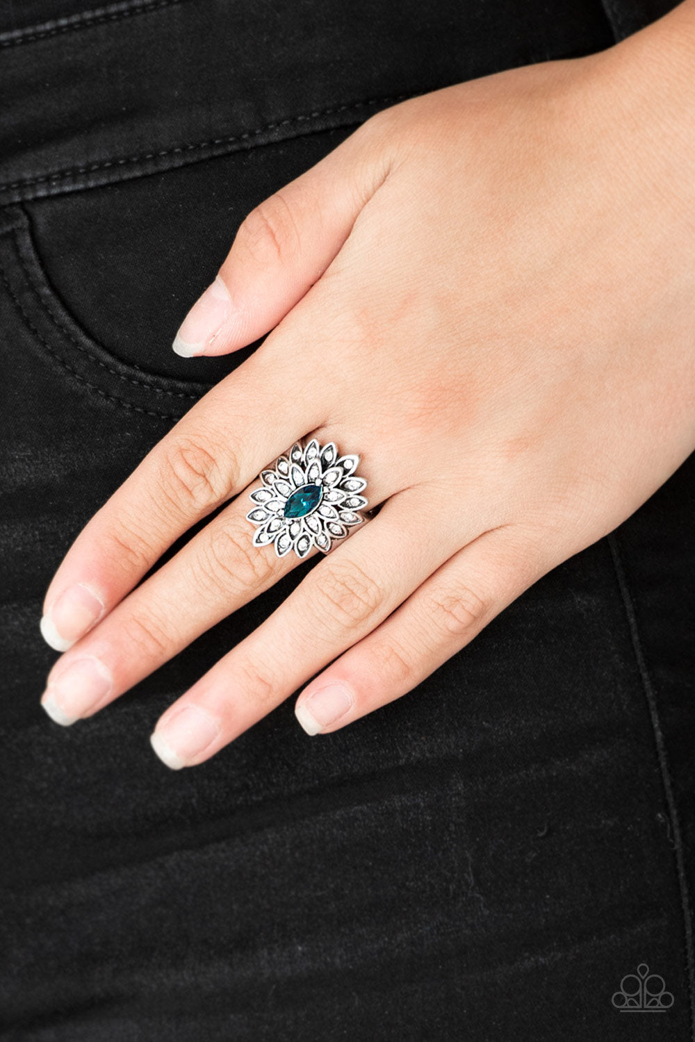 Paparazzi Blooming Fireworks Blue Ring with white rhinestone