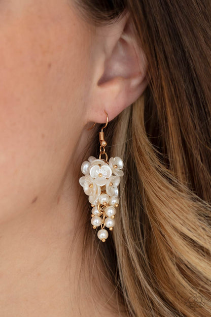 Paparazzi Bountiful Bouquets - Gold Earrings (P5ST-GDXX-026XX)