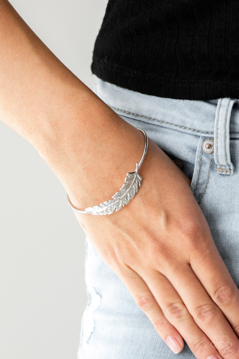 Paparazzi How Do You Like This FEATHER? Silver Feather Bracelet