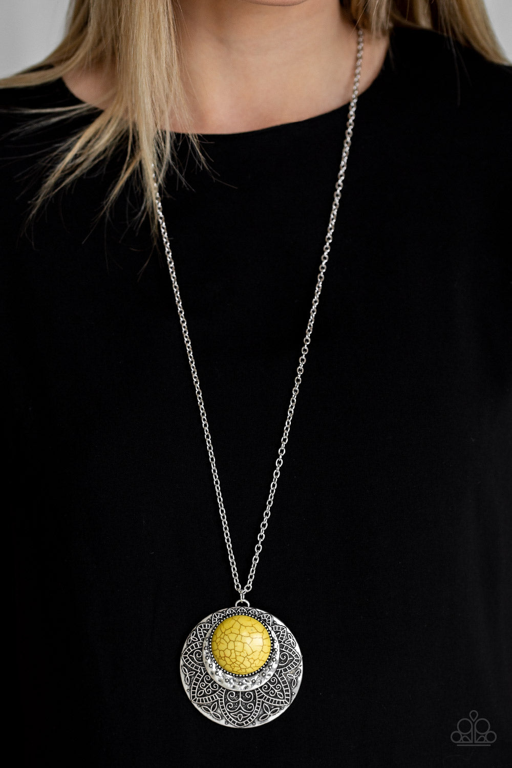 Paparazzi Necklace ~ Medallion Meadow - Yellow