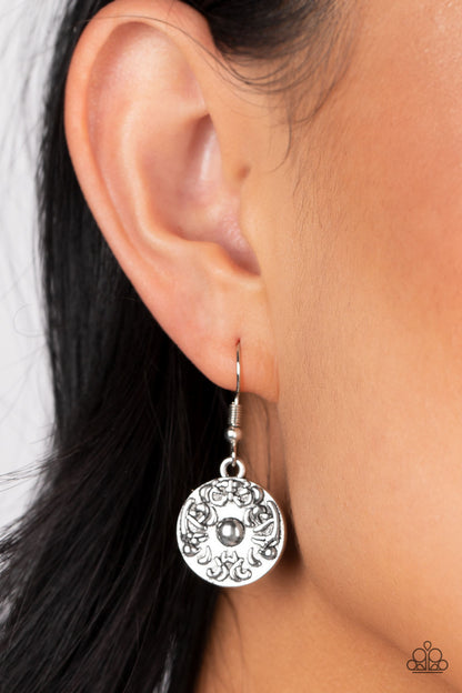 Poppy Persuasion Red Stone Necklace Paparazzi $8 Jewelry. with free pair of earring.