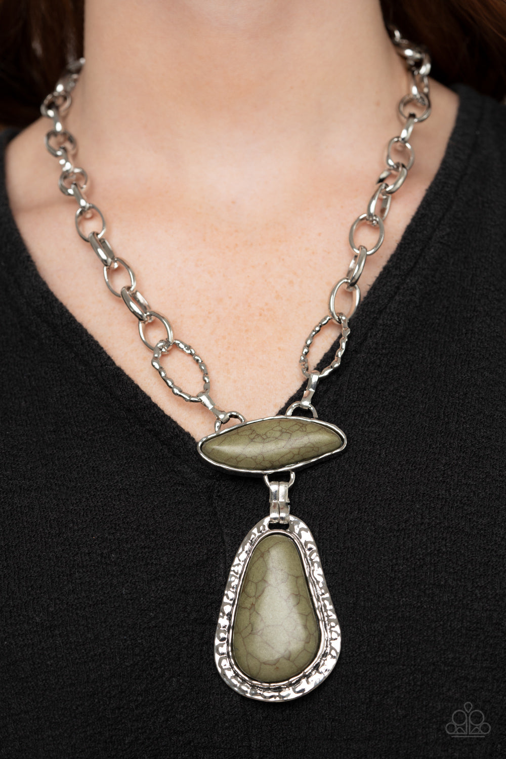 Paparazzi Rural Rapture - Green Short Necklace. Free Shipping! 