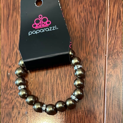 Paparazzi Exquisitely Elite Green Pearls Bracelet