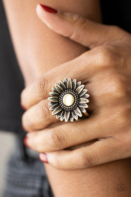 Paparazzi Ring ~ Farmstead Fashion - Brass Ring Sunflower Ring